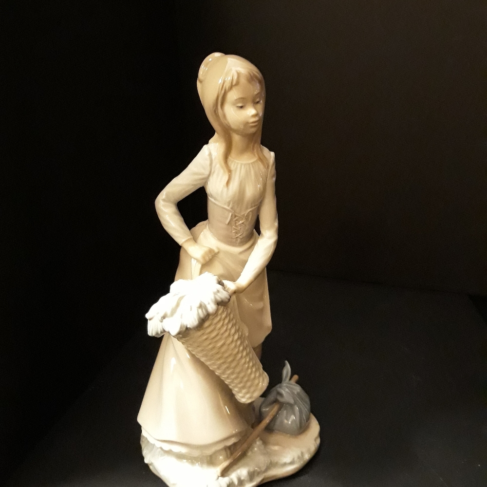 Glossy Lladro NAO Girl with Basket Bundle figurine